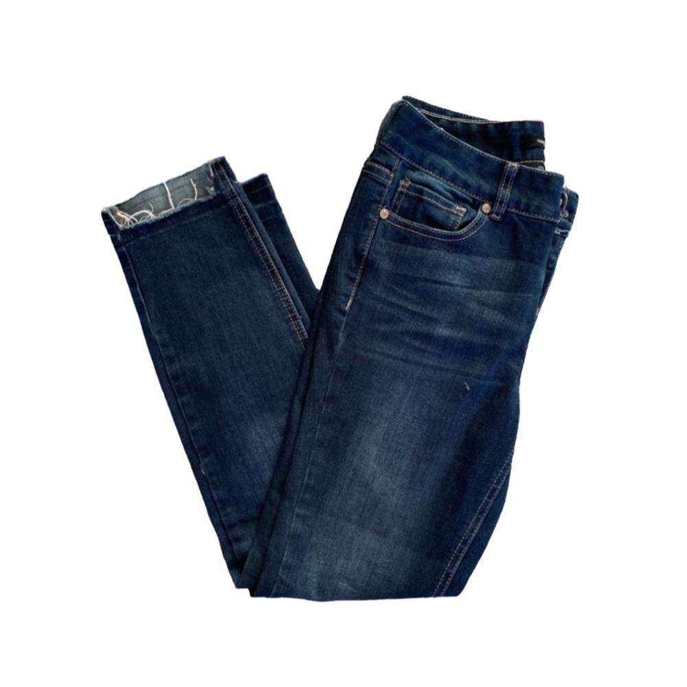 Francesca’s Harper Distressed Dark Wash Women’s Step Release Hem Jeans size 28